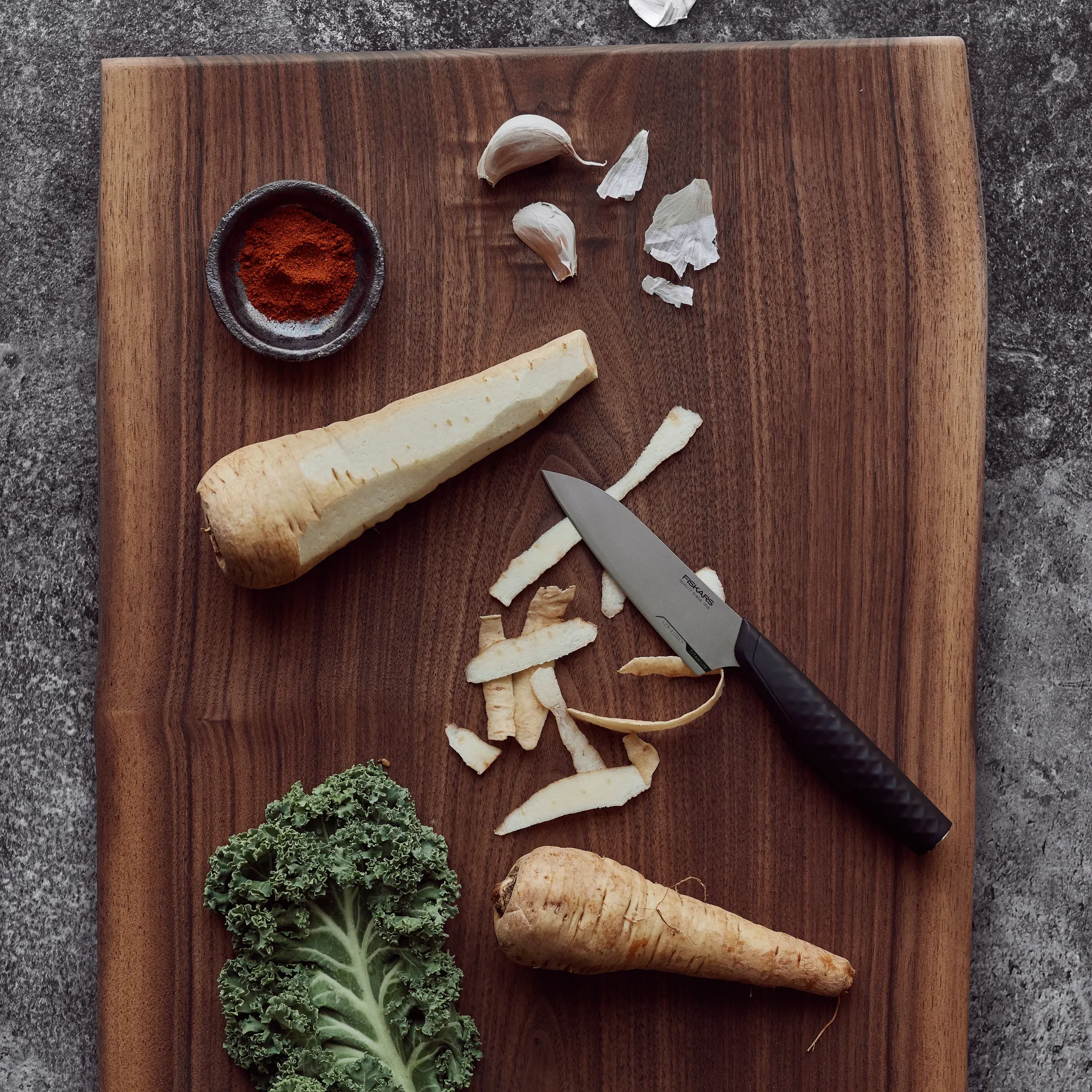 Titanium grönsakskniv 10 cm, Svart Fiskars