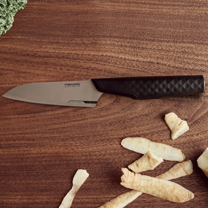 Titanium grönsakskniv 10 cm - Svart - Fiskars
