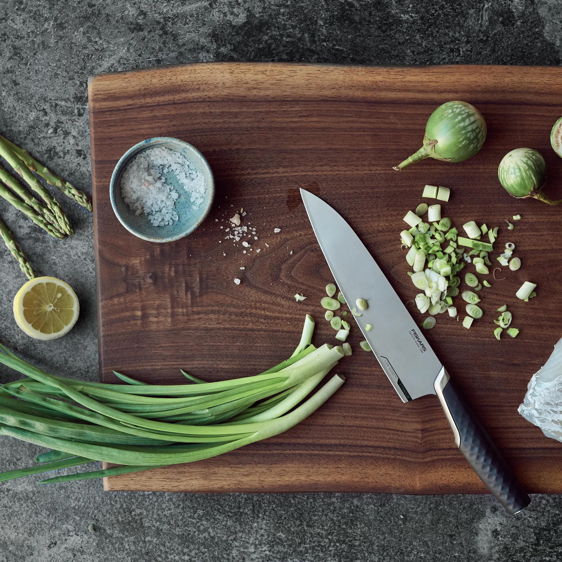 Titanium kockkniv 20 cm, Svart Fiskars