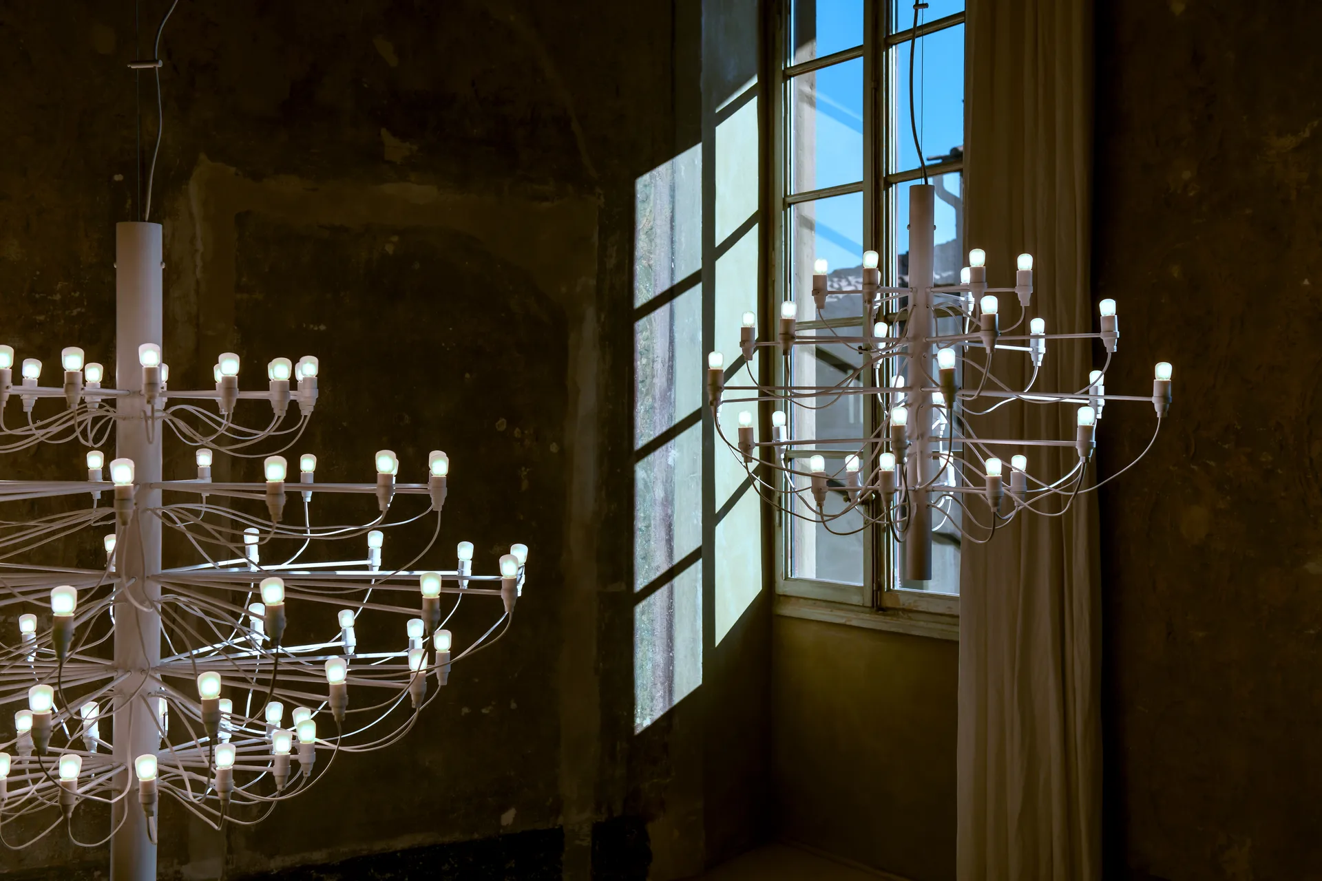 2097 Sarfatti ljuskrona, Mattvit 30 lampor Flos