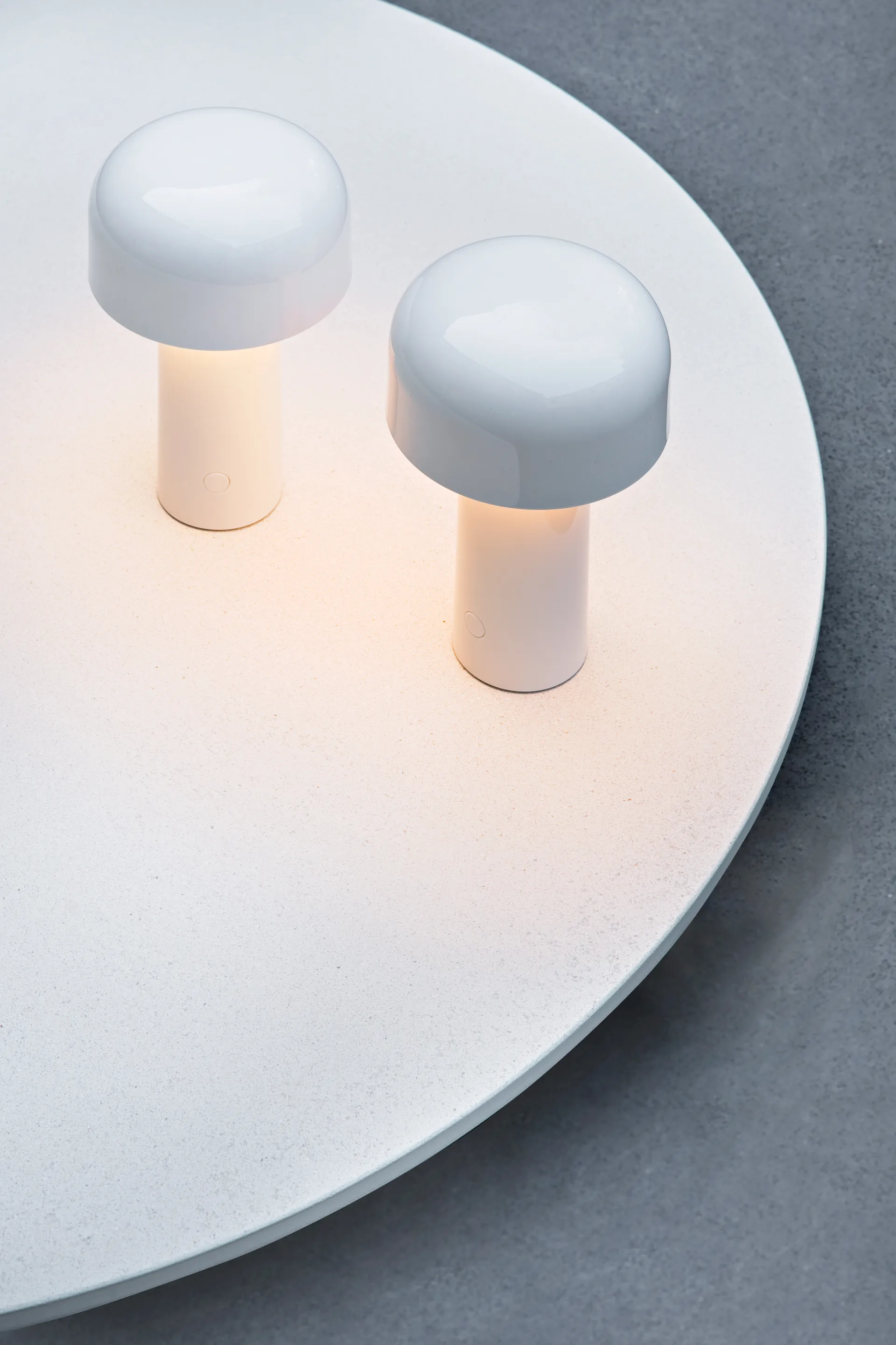 Bellhop bordslampa portabel, White Flos