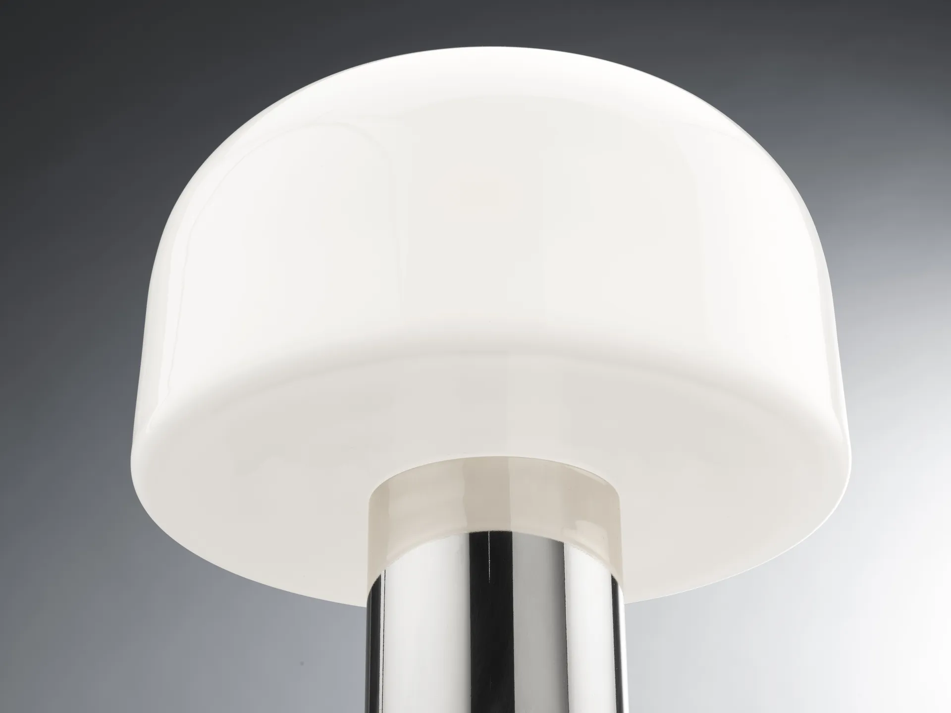 Bellhop Glass T bordslampa, Bright aluminum Flos