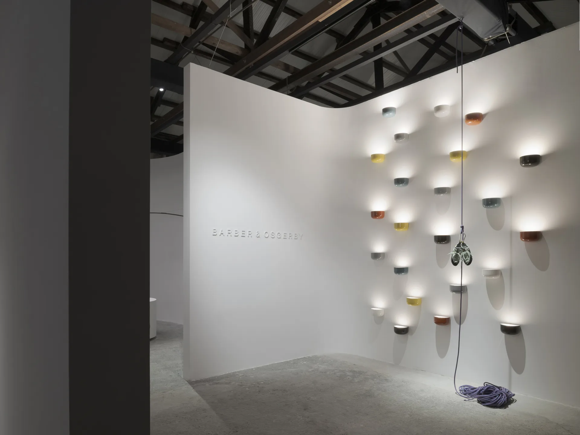 Bellhop Wall Up vägglampa, Grey Flos