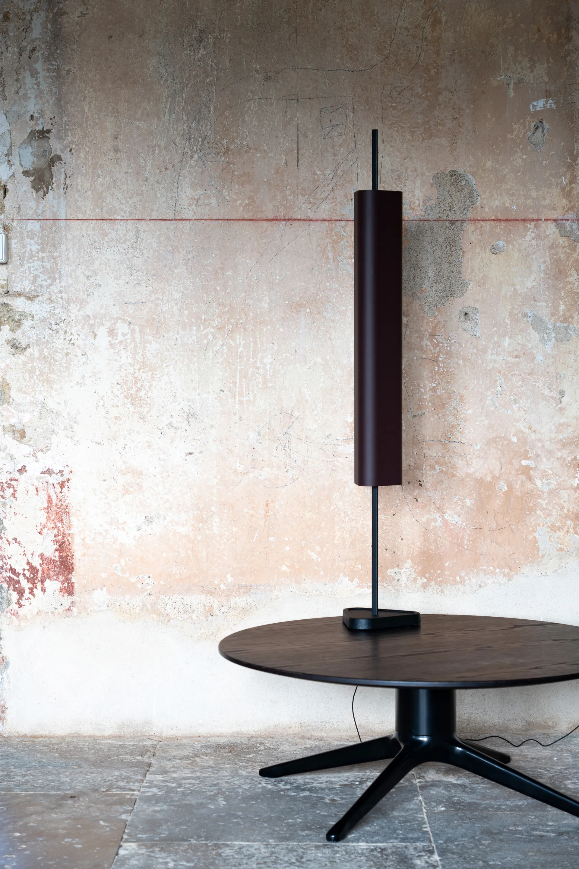 EMI bordslampa 114 cm, Deep red Flos