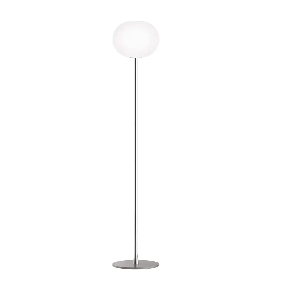 Glo-ball F2 golvlampa, Vitt opalglas-matt silverstativ