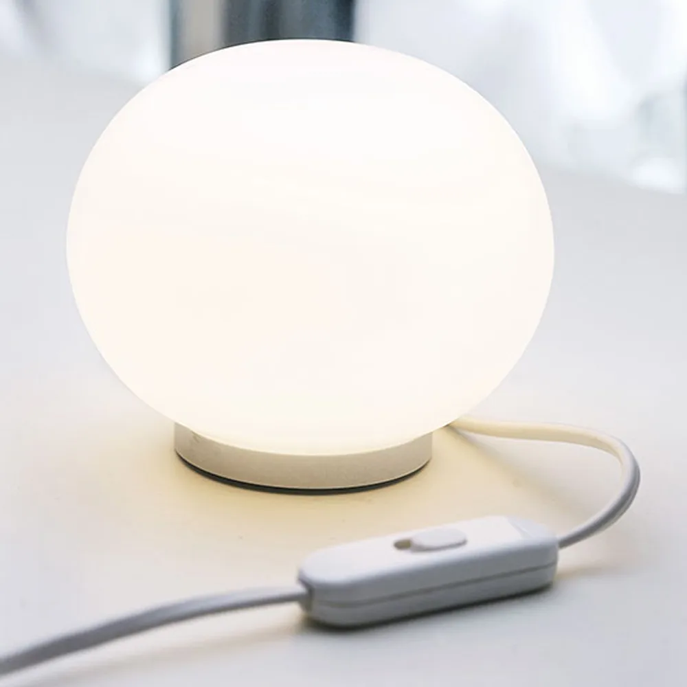 Glo-Ball Mini T bordslampa, Vitt opalglas Flos