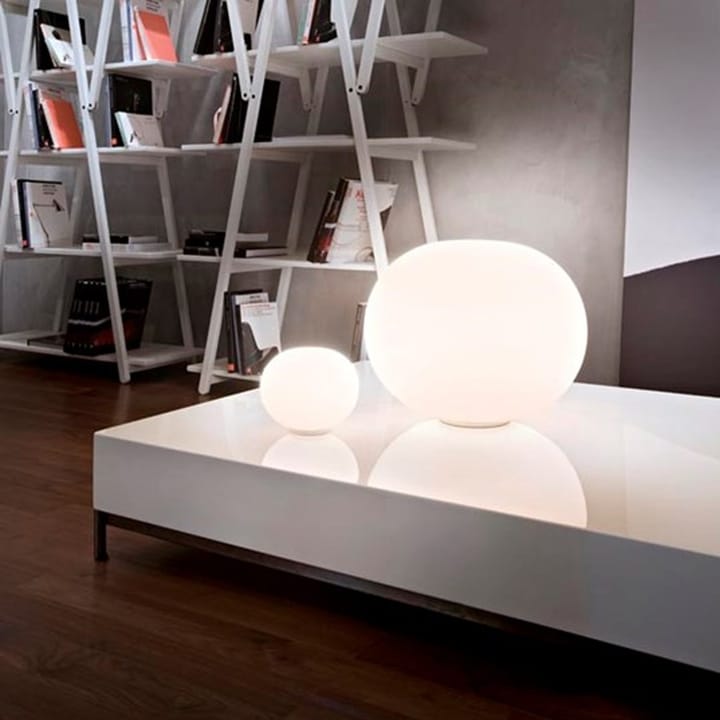 Glo-ball T1 bordslampa, Vitt opalglas-matt silverstativ Flos