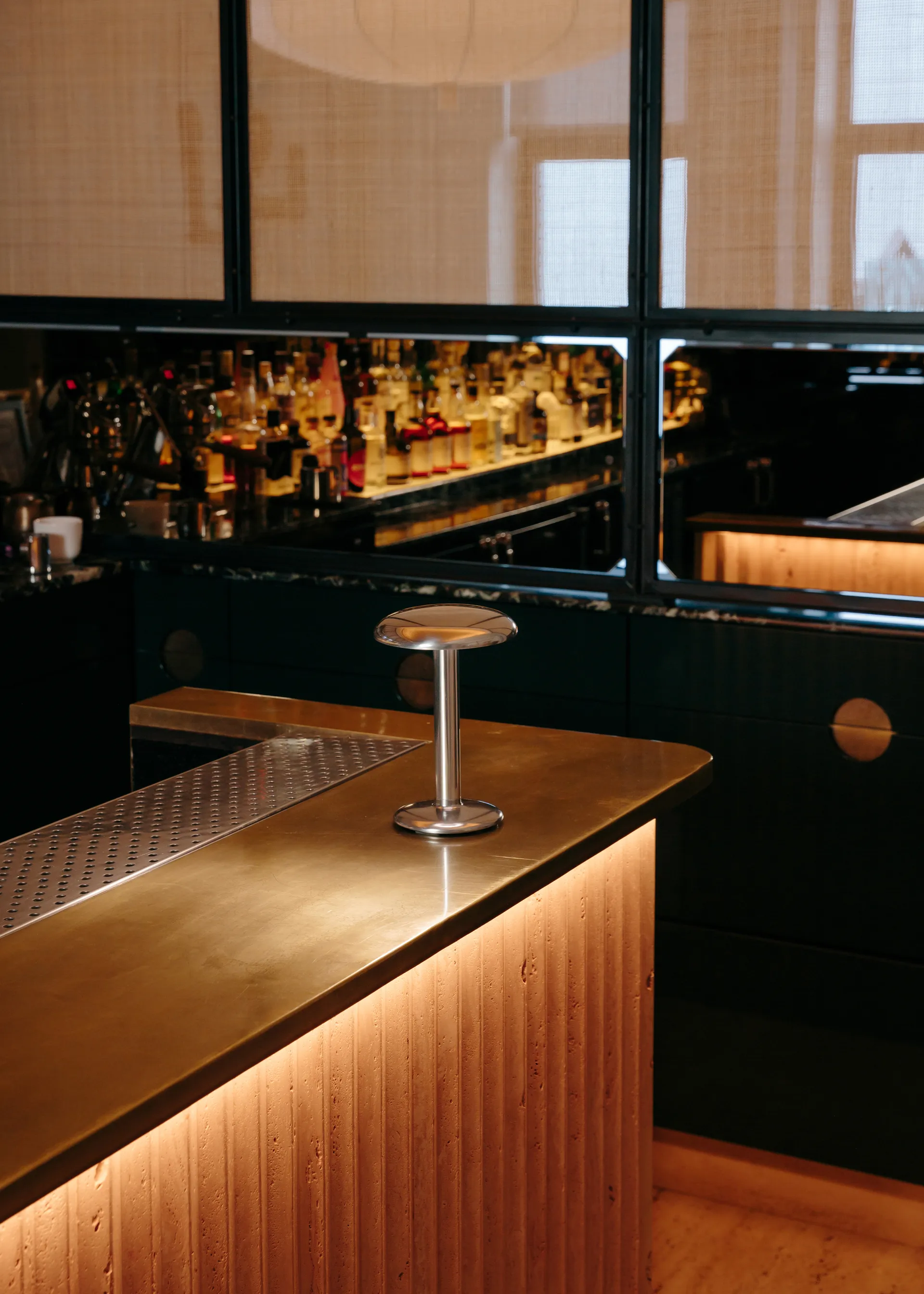 Gustave Residential bordslampa portabel, Polished silver Flos