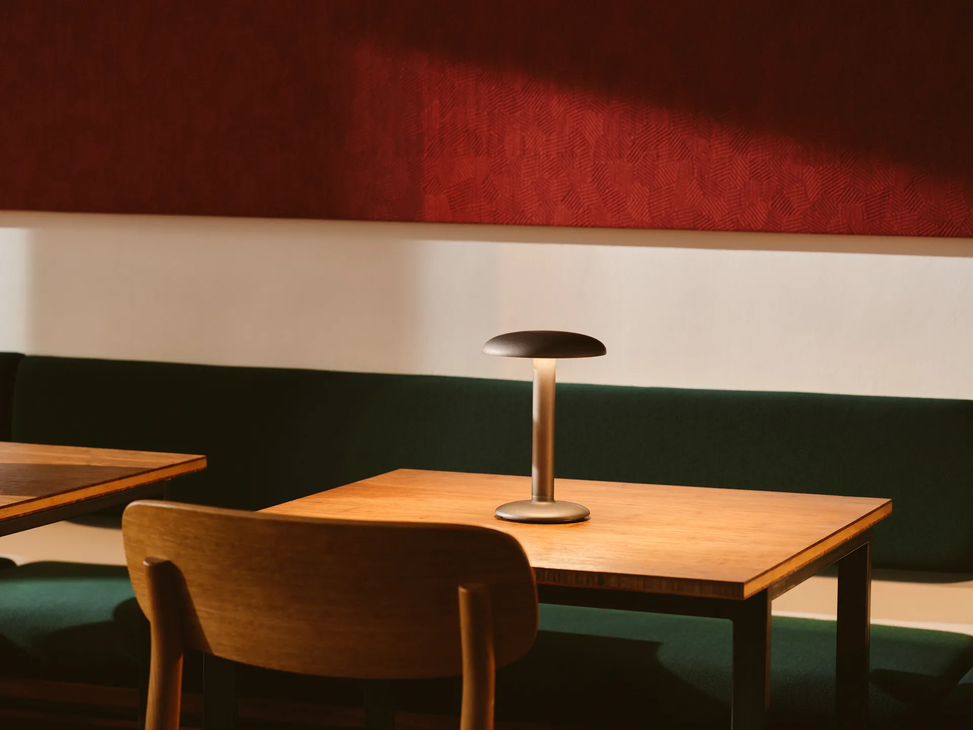 Gustave Residential bordslampa portabel, Raw aluminium Flos