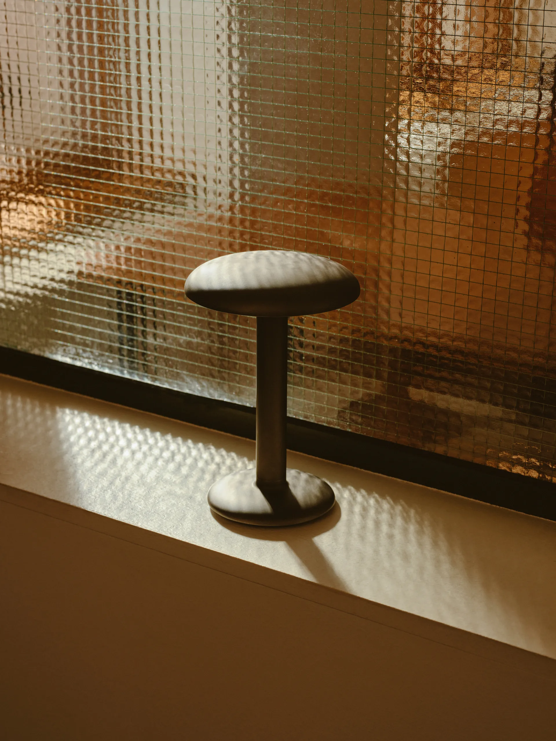 Gustave Residential bordslampa portabel, Raw aluminium Flos