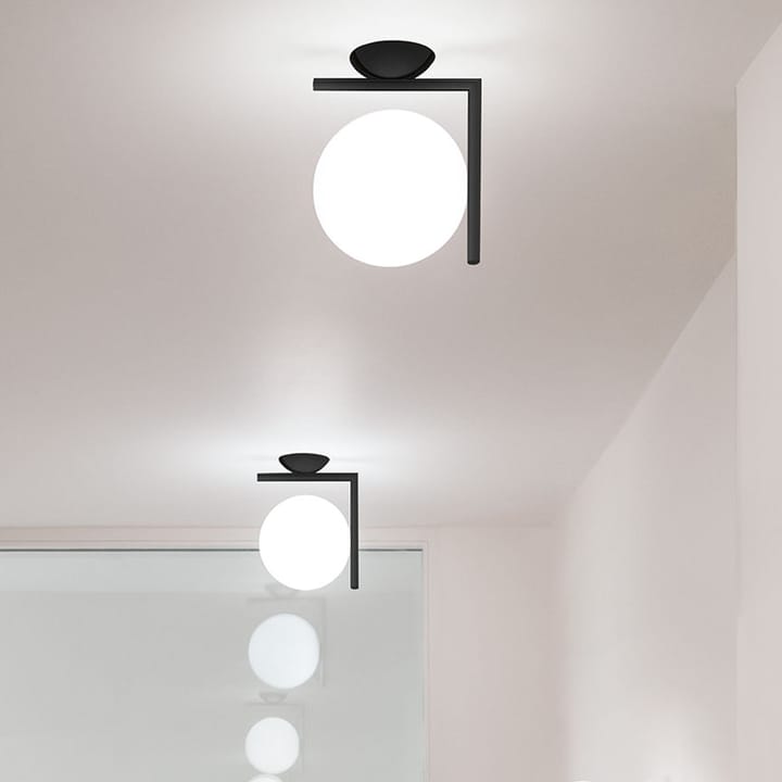IC lights C/W1 vägglampa, Borstad mässing-opal Flos