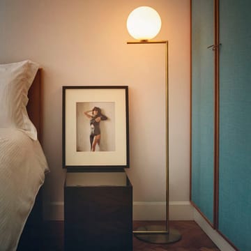 IC Lights F2 golvlampa - Borstad mässing-opal - Flos
