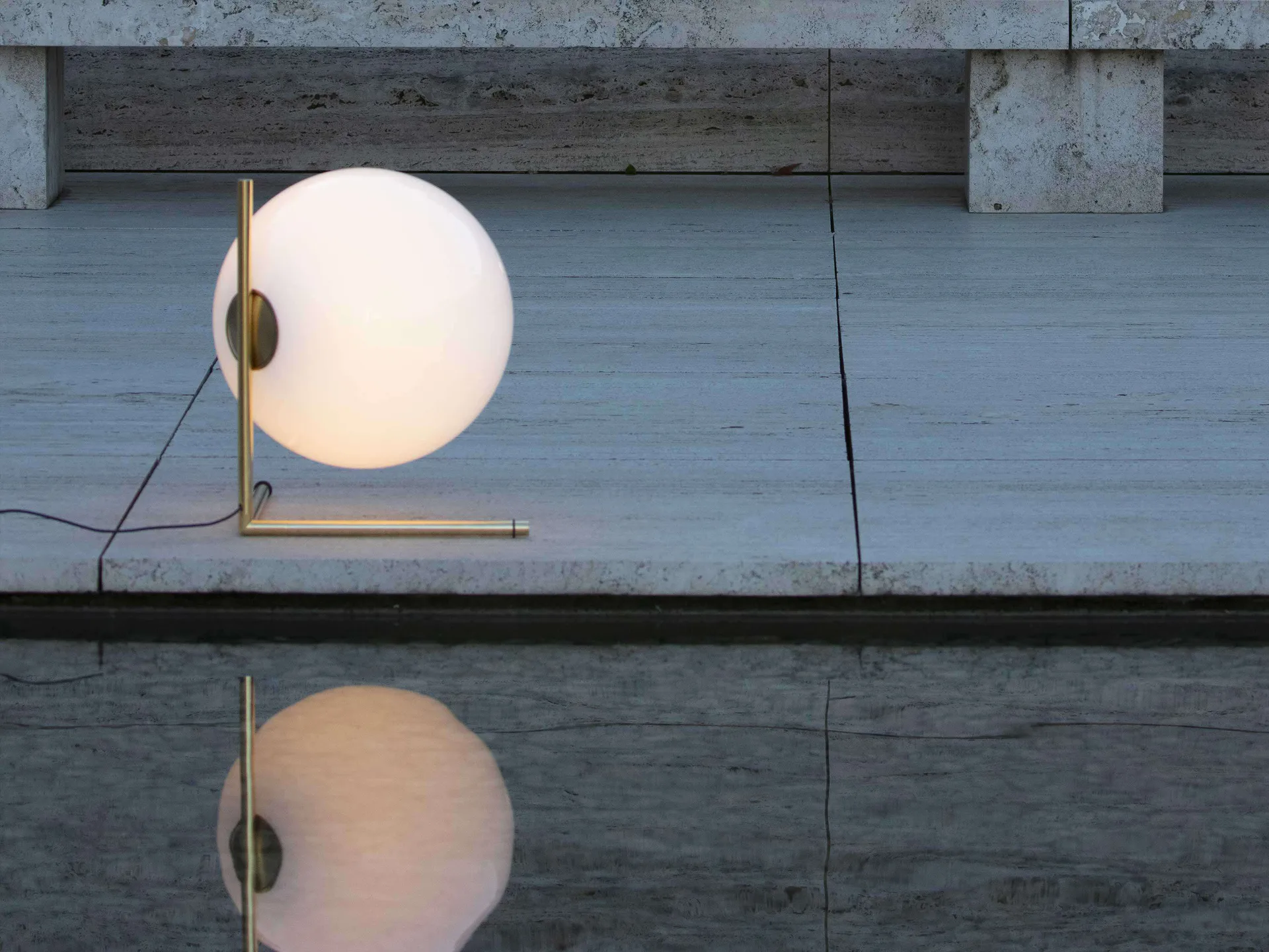 IC T3 bordslampa 52,4 cm, Brass Flos