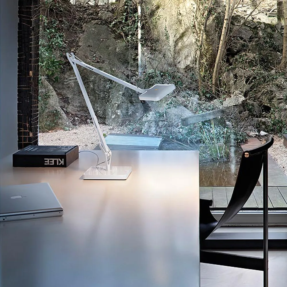 Kelvin T LED bordslampa, Svart blank Flos