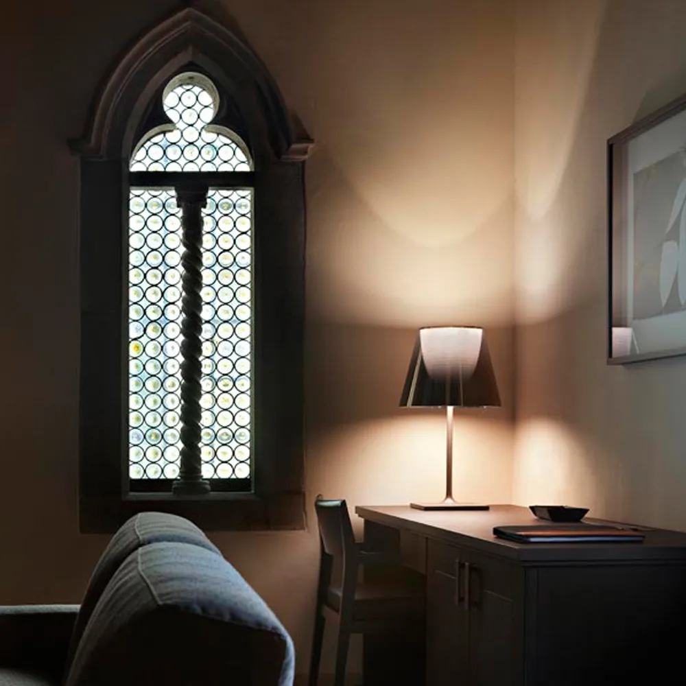 KTribe T2 bordslampa, Brons Flos