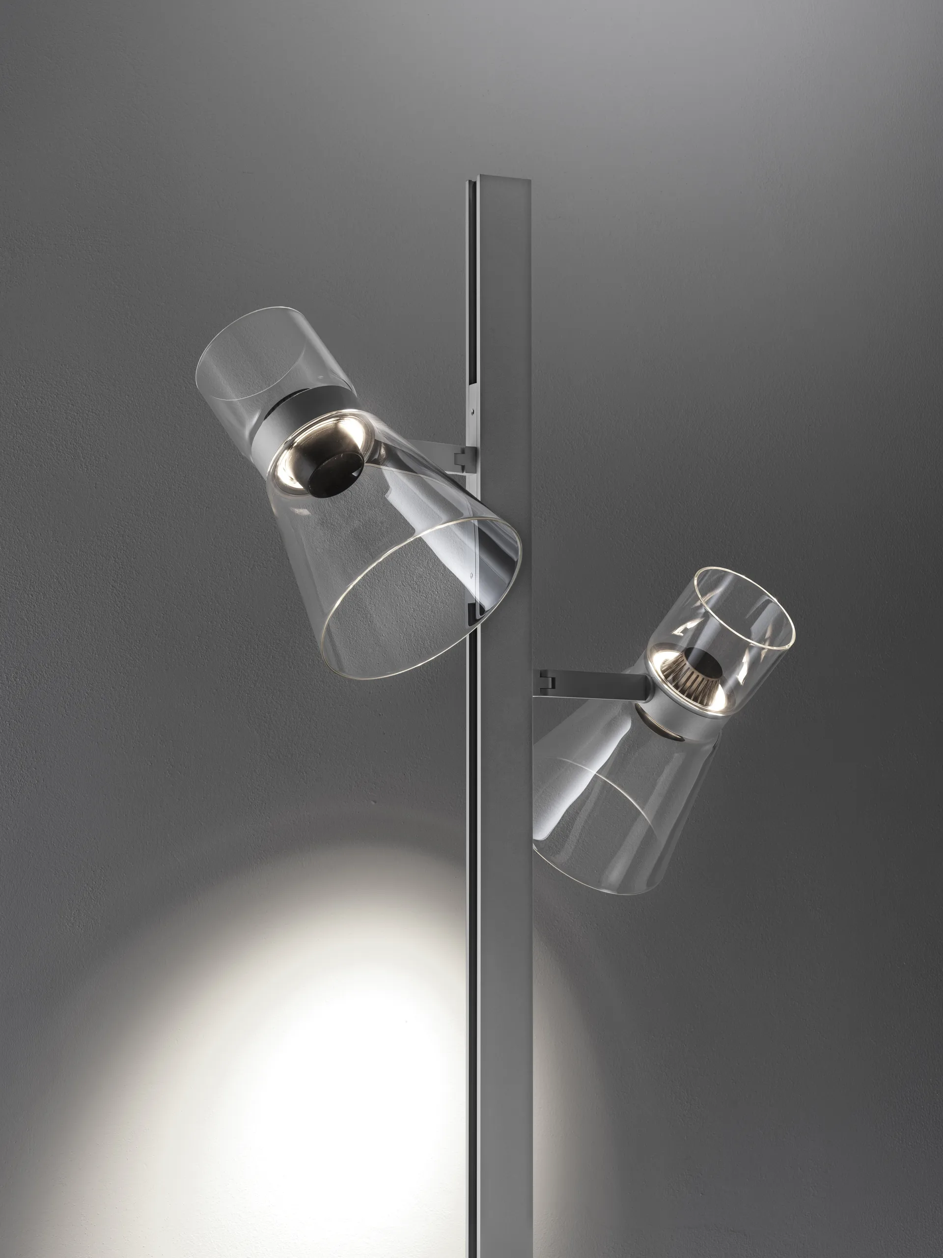 Nocturne F2 cone golvlampa - Silver,  Flos