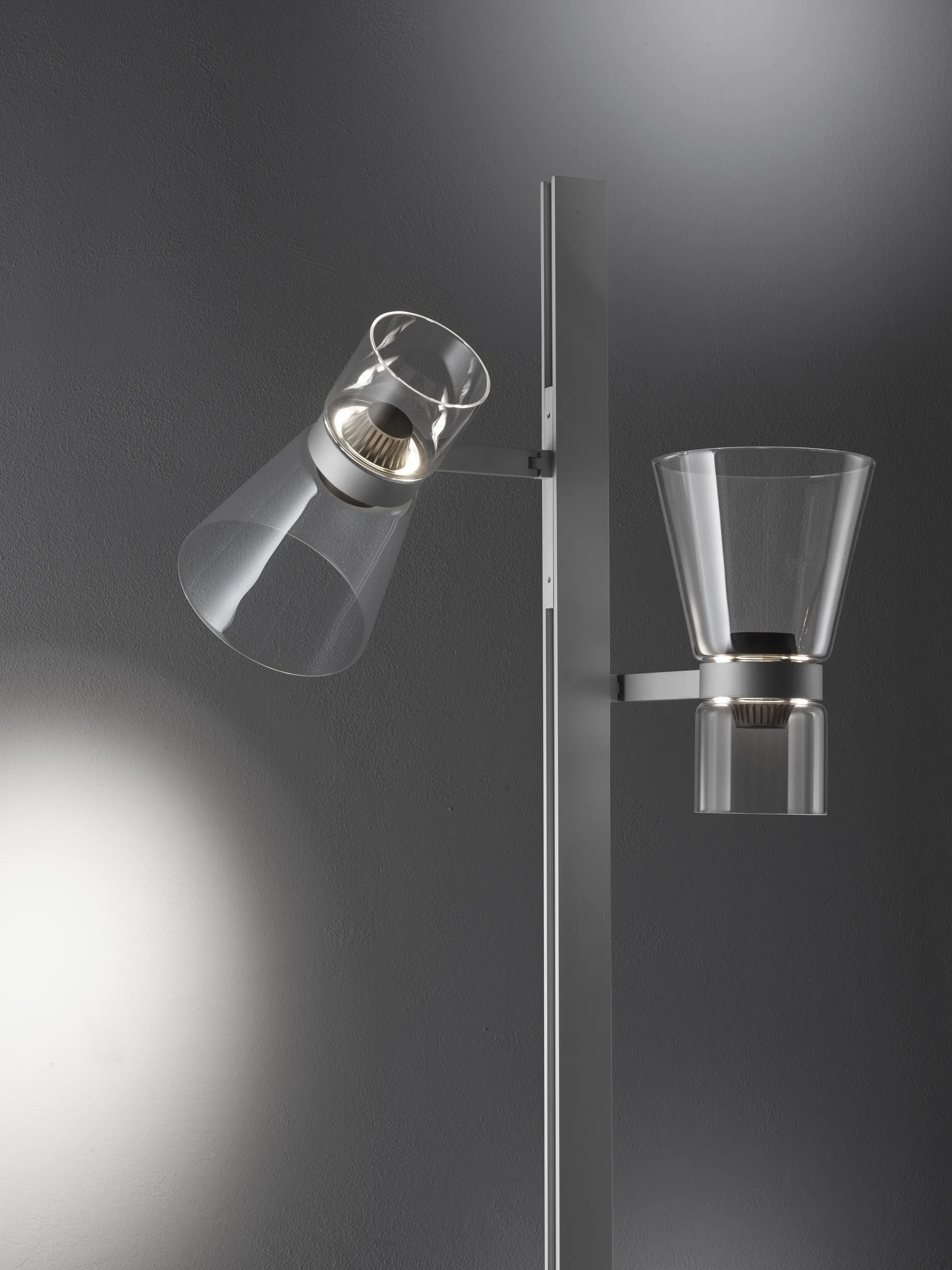 Nocturne F2 cone golvlampa - Silver,  Flos