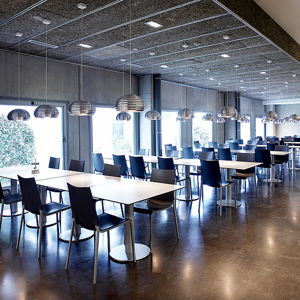 Splügen Bräu pendel, Polerad aluminium Flos