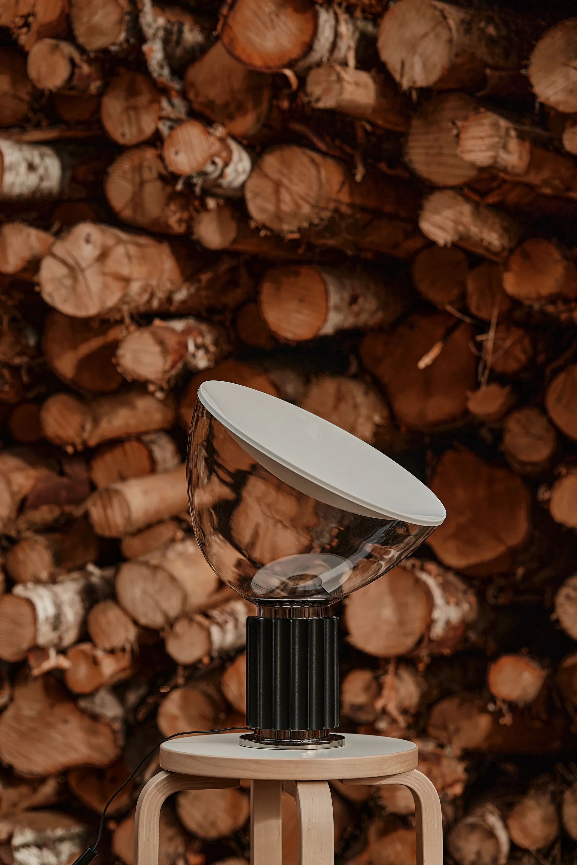 Taccia Small bordslampa LED 48,5 cm, Svart-glaskupa Flos