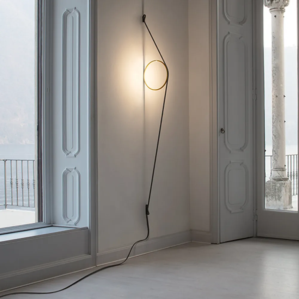 Wirering vägglampa, Rosa-svart Flos