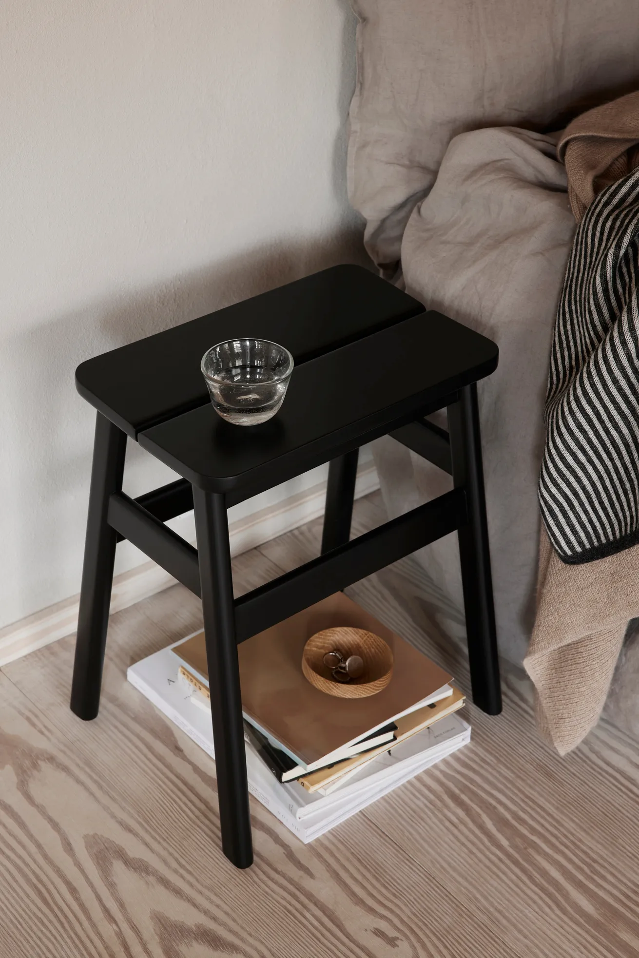 Angle Standard pall 45 cm, Black Form & Refine