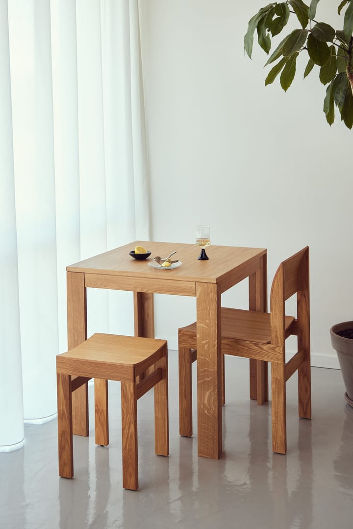 Sonder stol, Ek Form & Refine