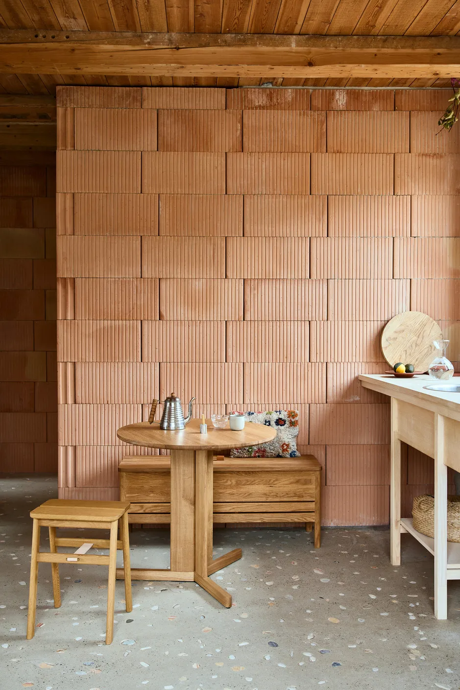 Trefoil matbord Ø90 cm, Ek Form & Refine