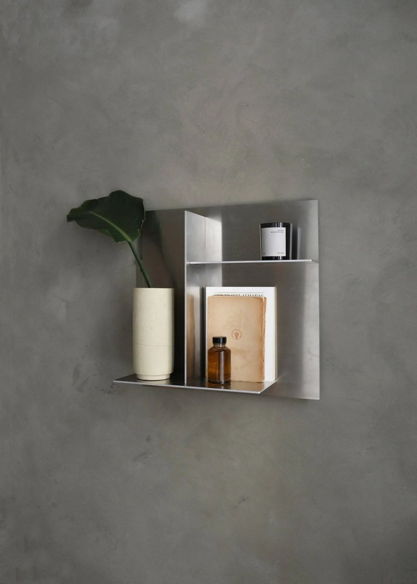 Rivet Typecase vägghylla, Aluminium, 44,6x44,6x16,1 cm FRAMA