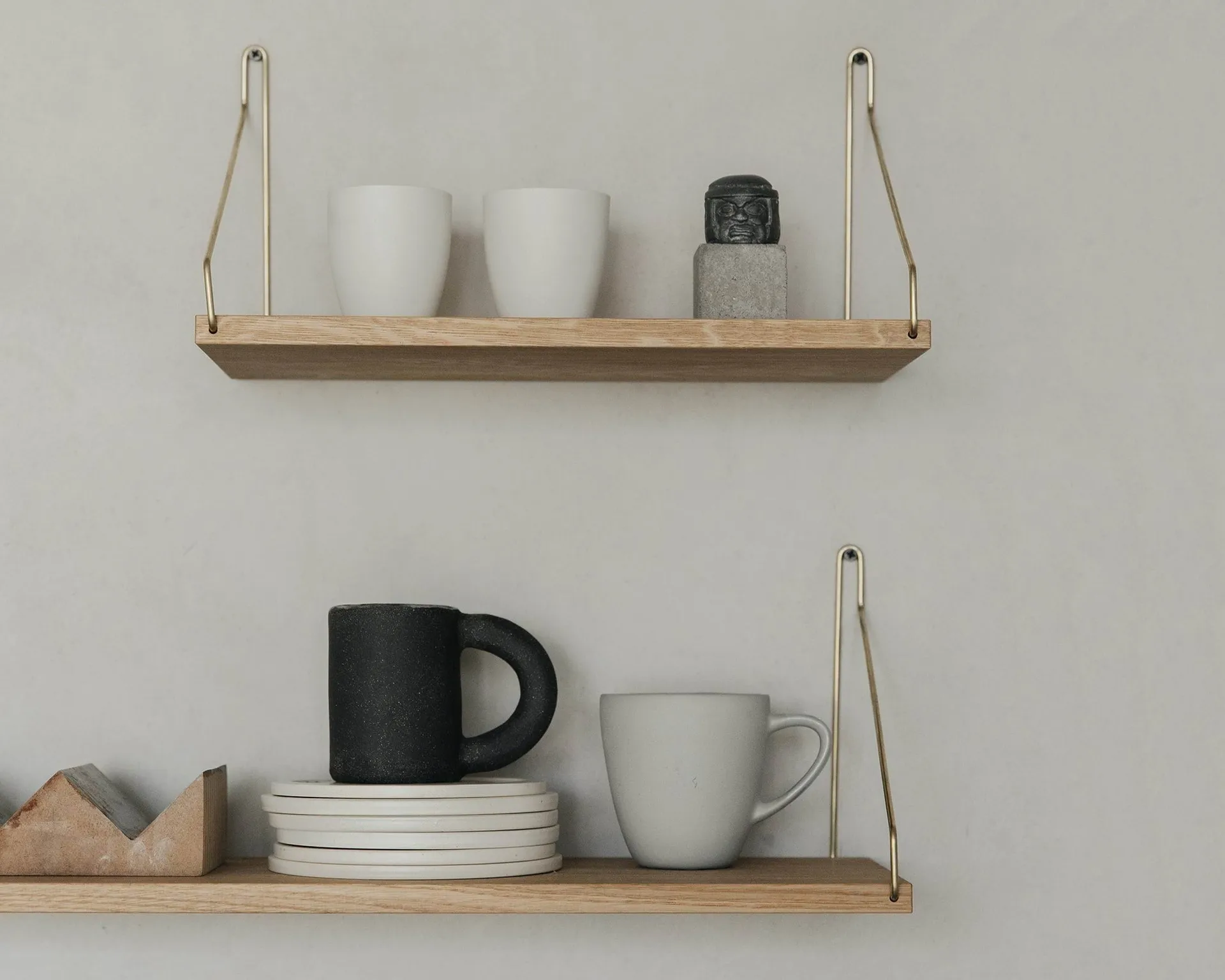 Single Shelf vägghylla, Ek-mässing, 60x27 cm FRAMA