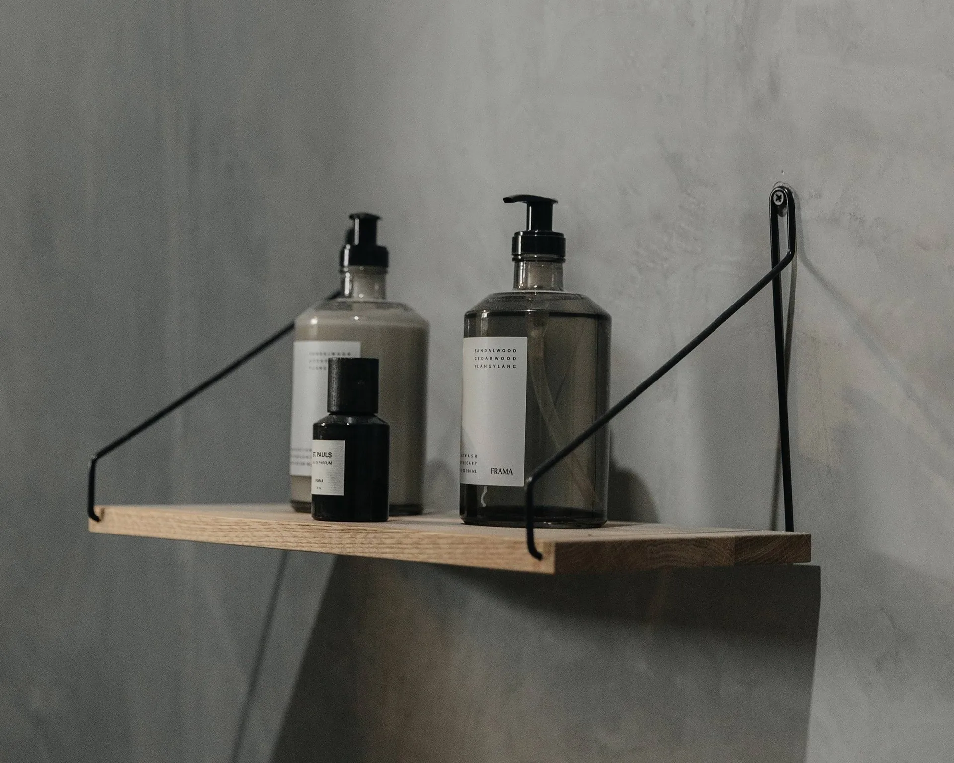 Single Shelf vägghylla, Ek-svart, 60x27 cm FRAMA