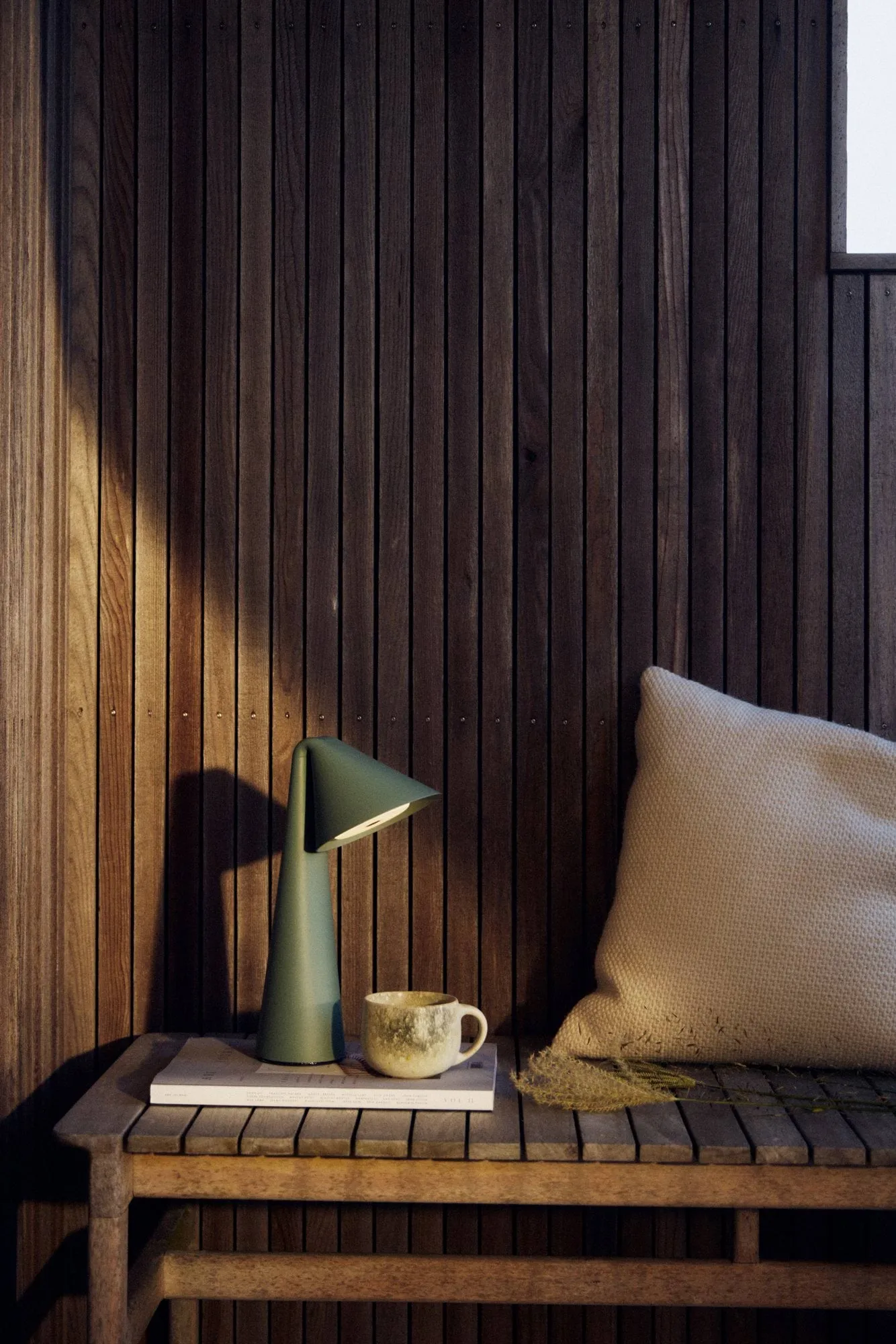 Ami bordslampa portabel, Sage green, 31,6 cm Frandsen
