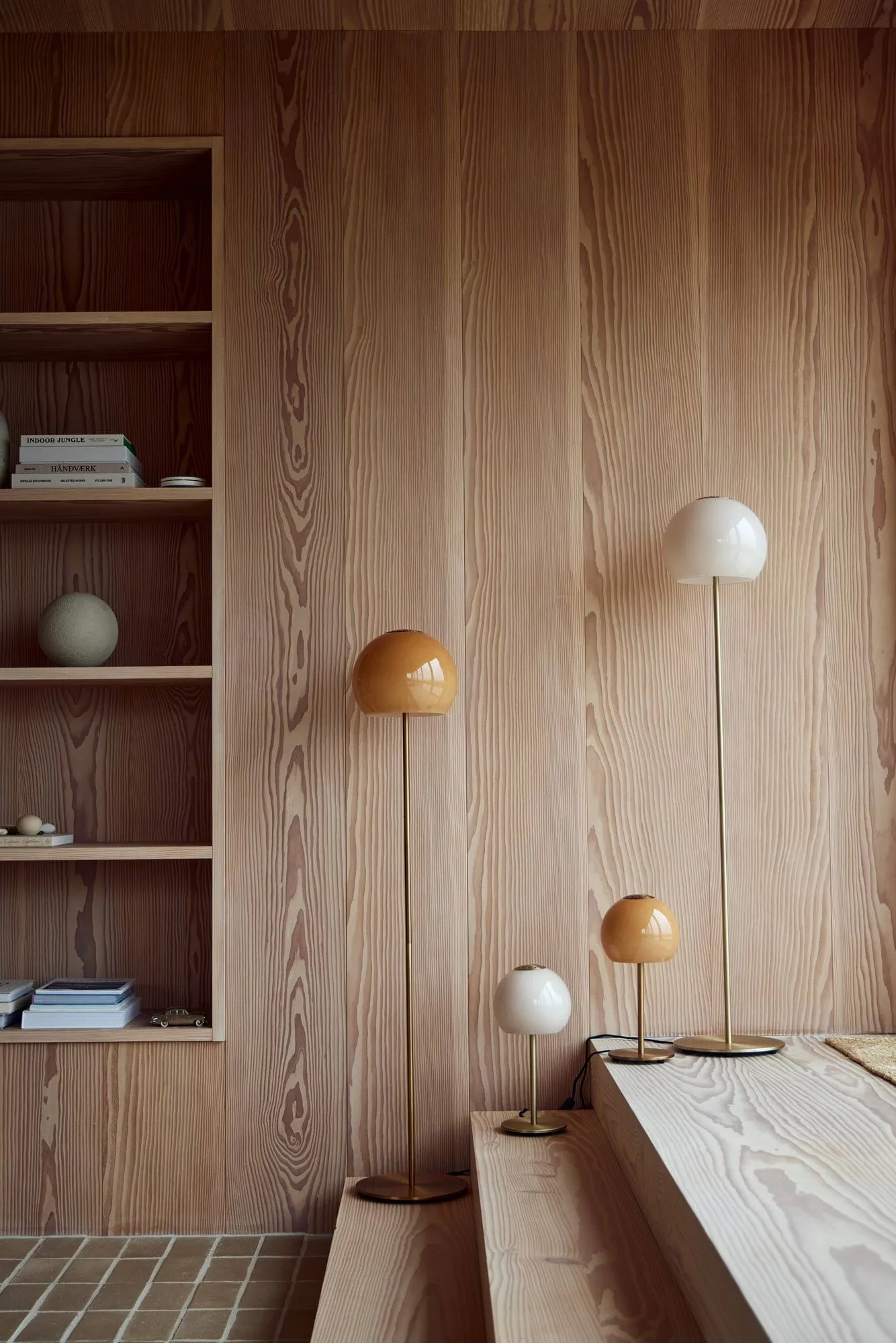 Ball glass golvlampa, Sand Grey, 130 cm Frandsen