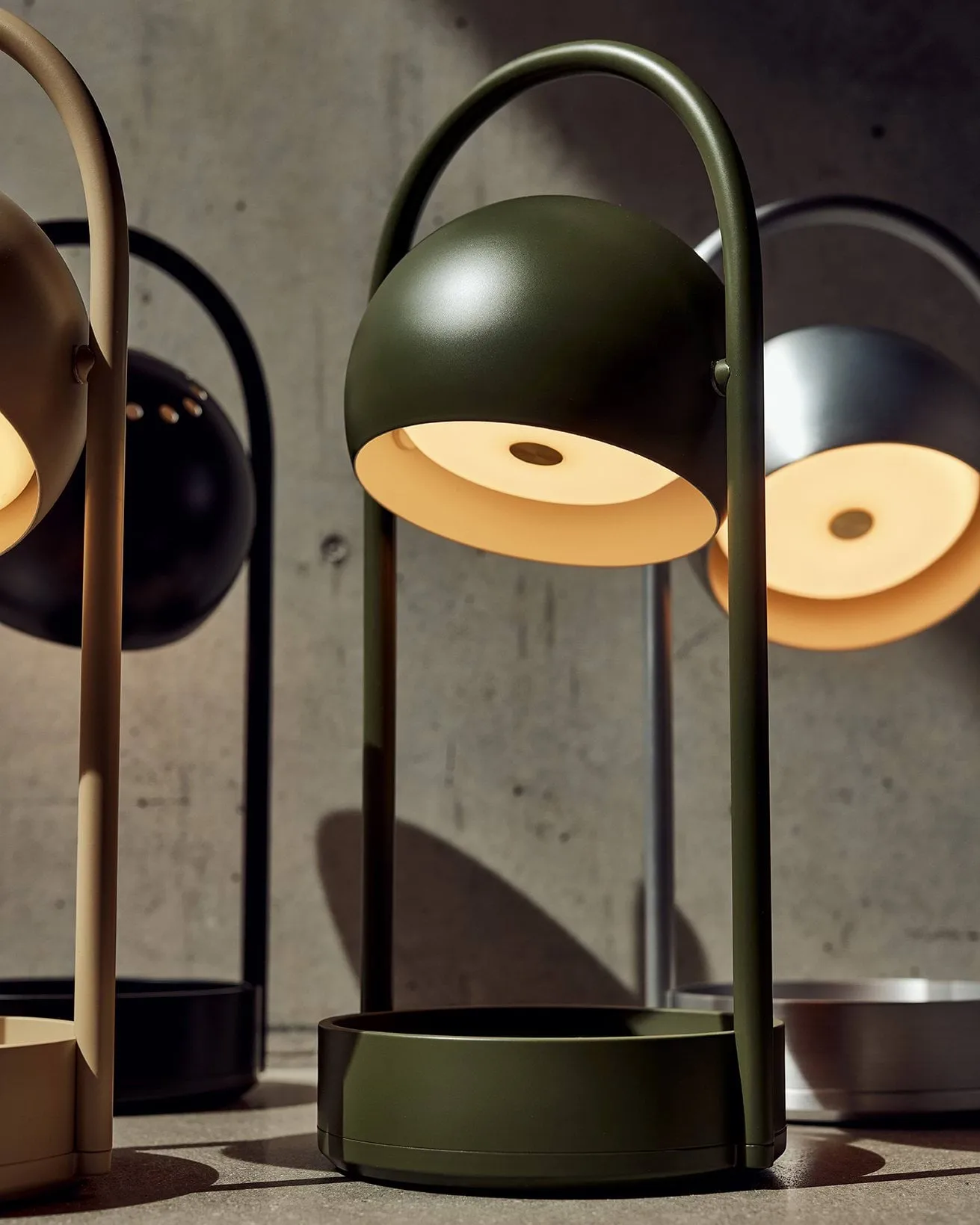 Ball portabel bordslampa, Olive Green, 32 cm Frandsen