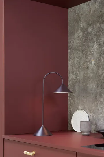 Grasp portabel bordslampa - Matt Beetroot, 47 cm - Frandsen