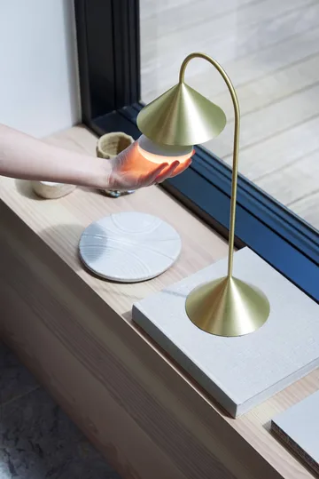 Grasp portabel bordslampa - Solid Brass, 47 cm - Frandsen