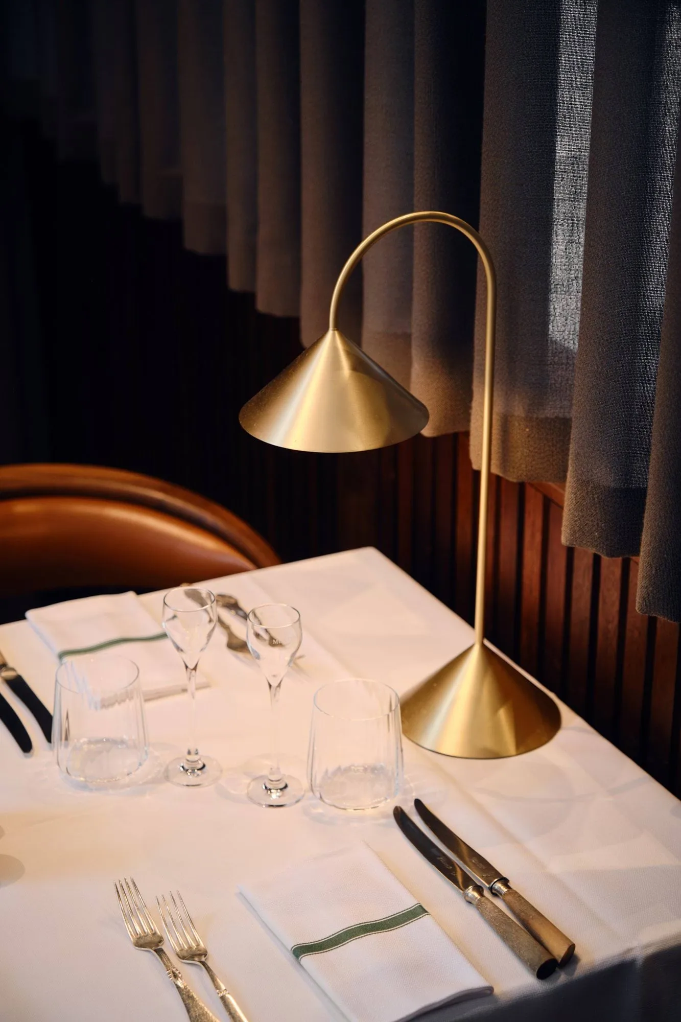 Grasp portabel bordslampa, Solid Brass, 47 cm Frandsen