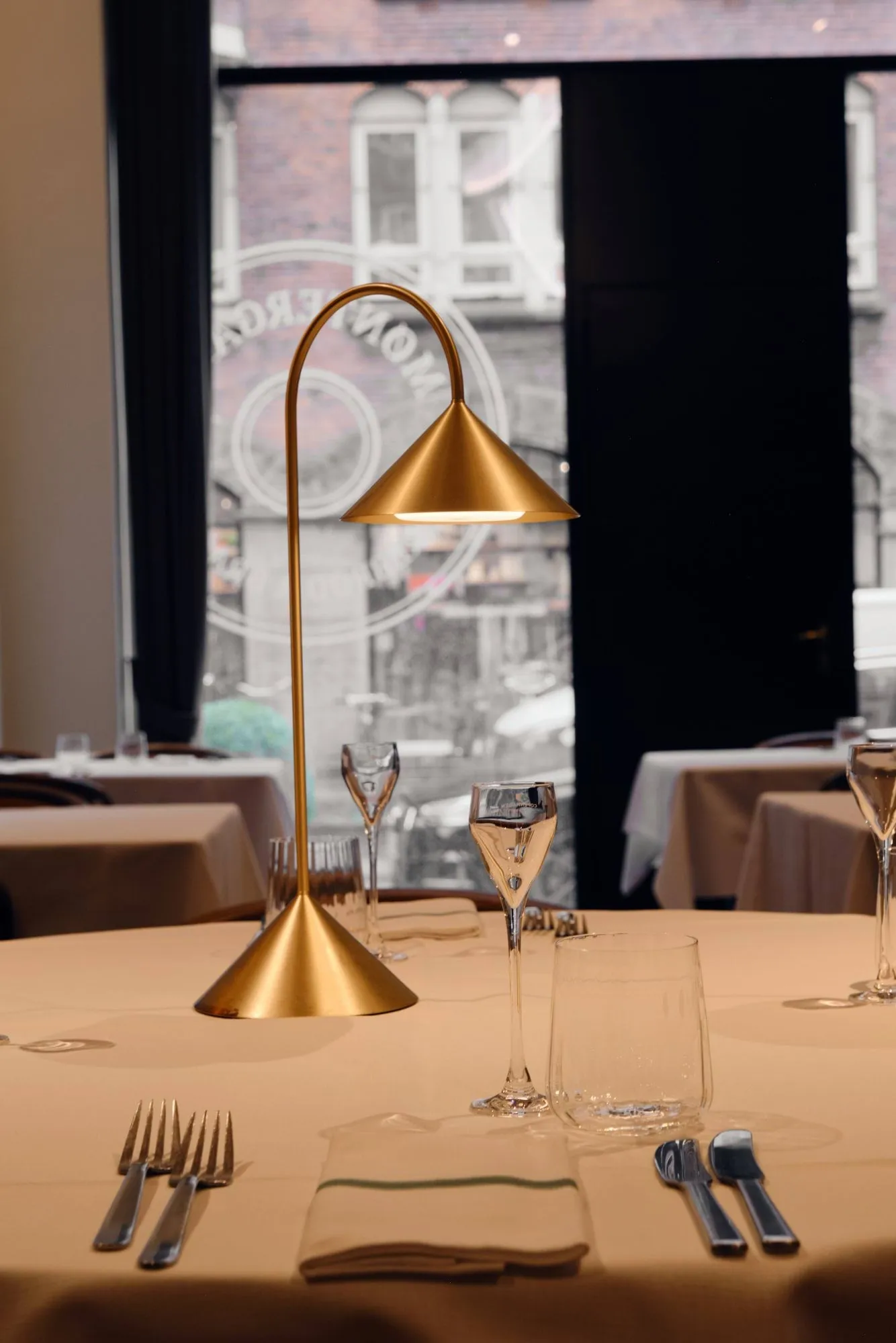 Grasp portabel bordslampa, Solid Brass, 47 cm Frandsen