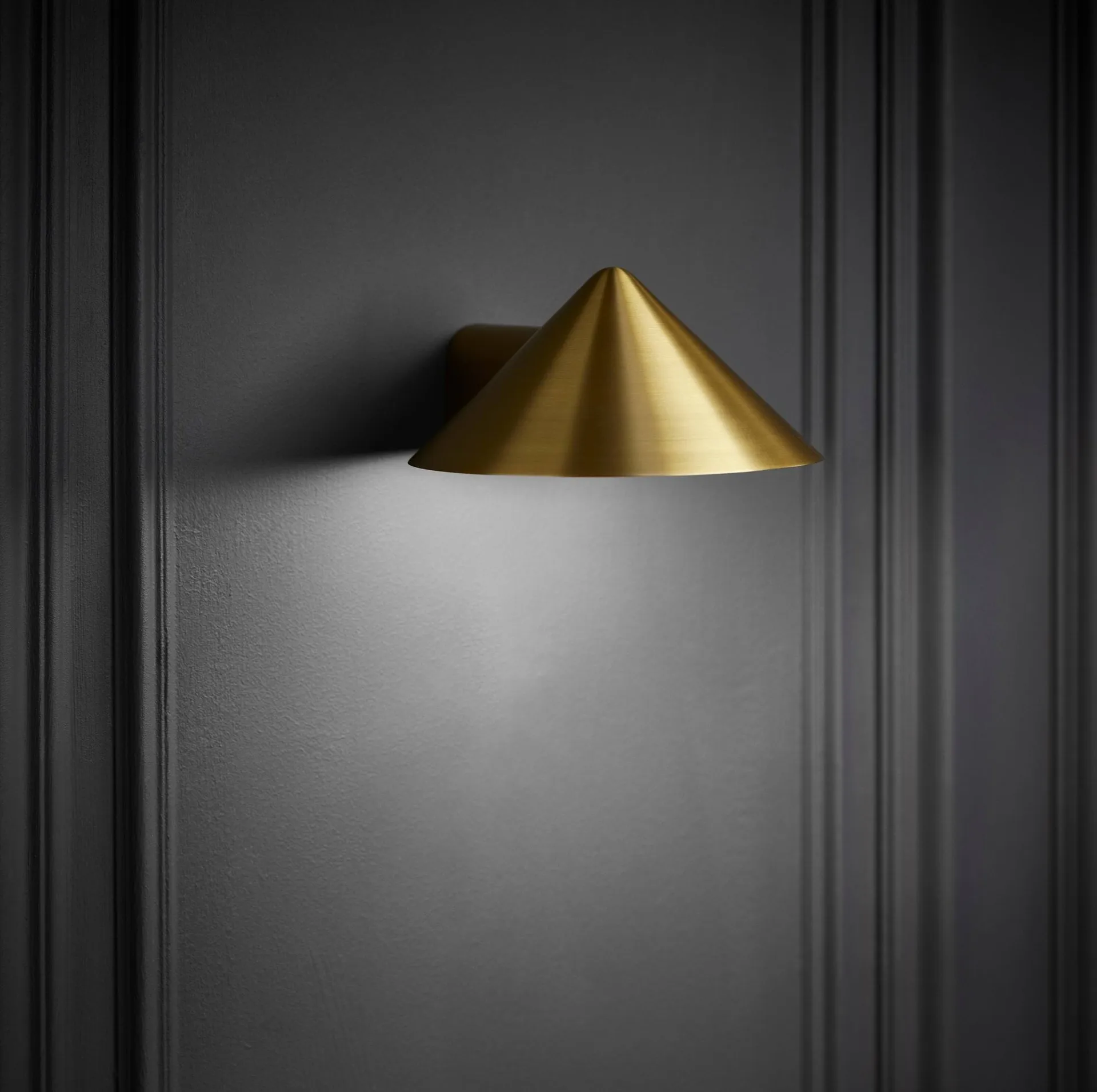 Grasp vägglampa, Solid Brass Frandsen