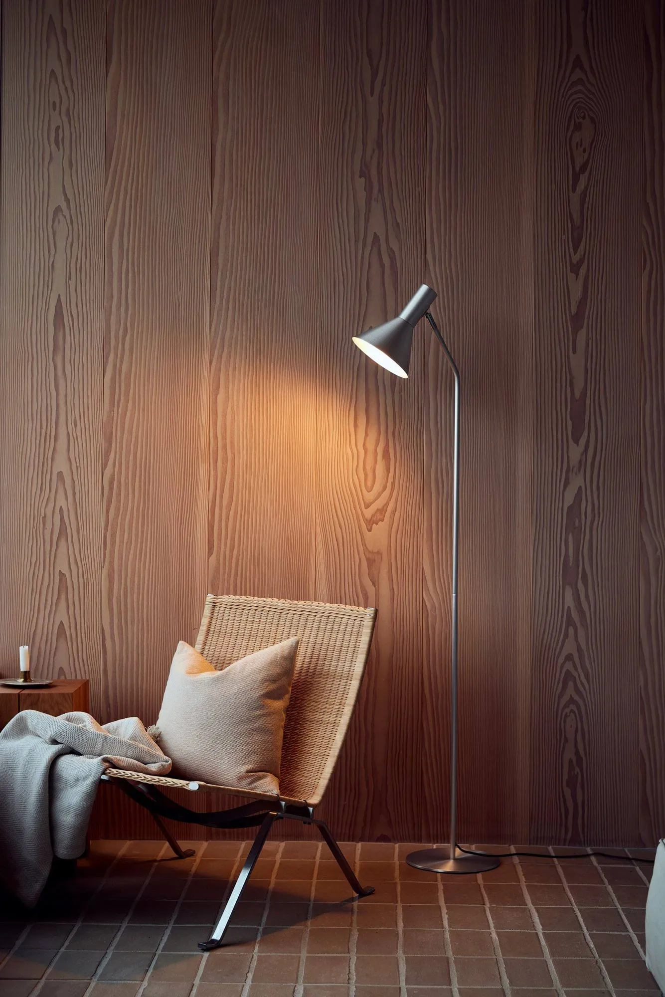 Lyss golvlampa, Brushed aluminium,150 cm Frandsen