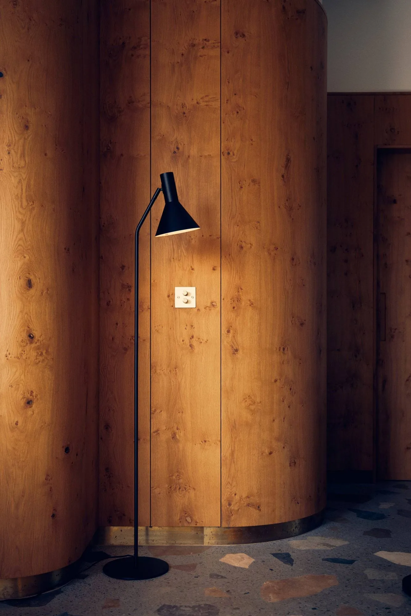 Lyss golvlampa, Matt black,150 cm Frandsen