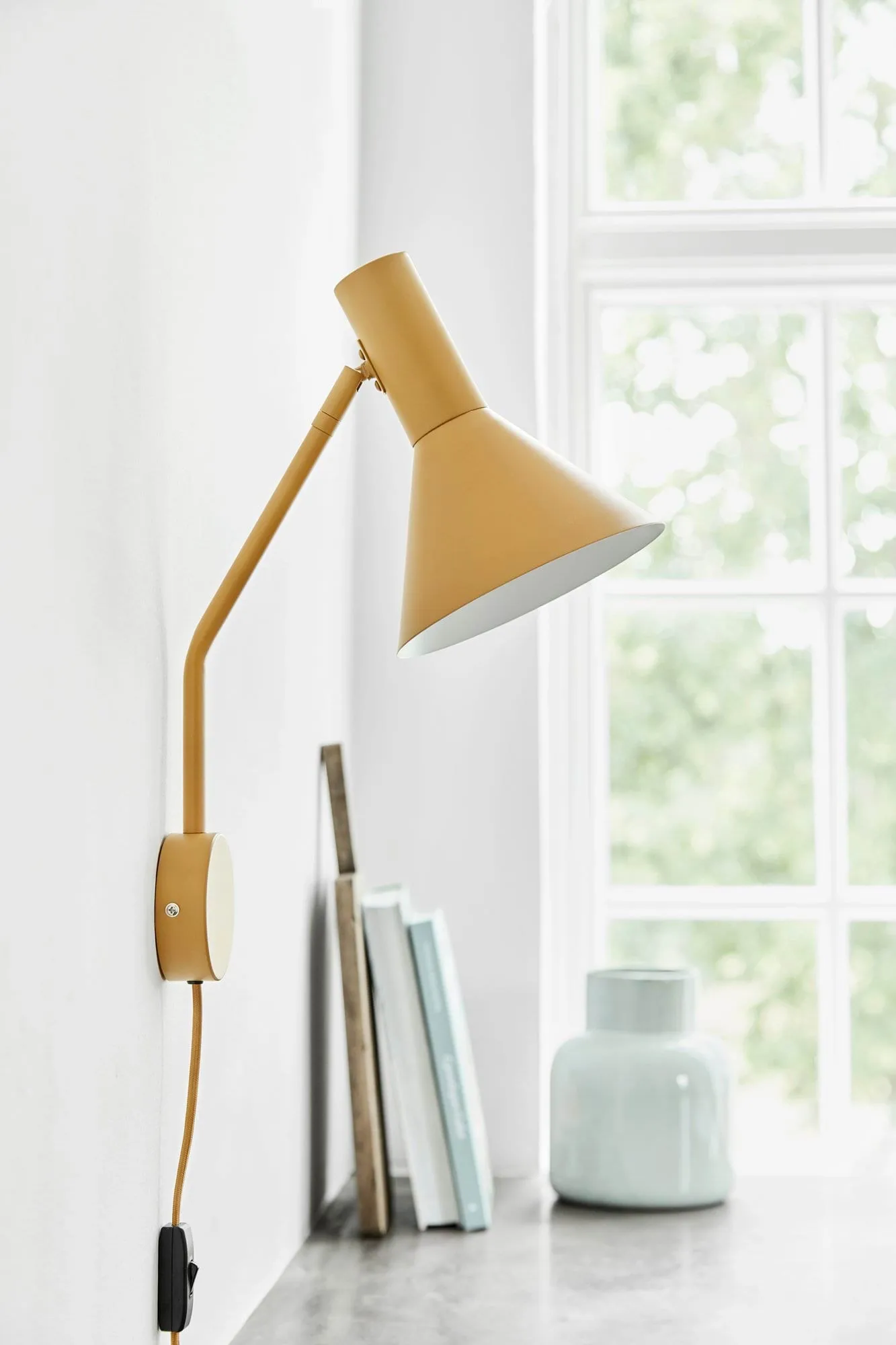 Lyss vägglampa, Matt Almond, 42 cm Frandsen