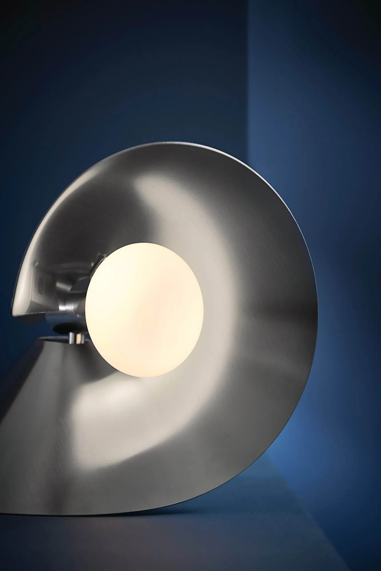 Peel bordlampa, Brushed stainless steel Frandsen