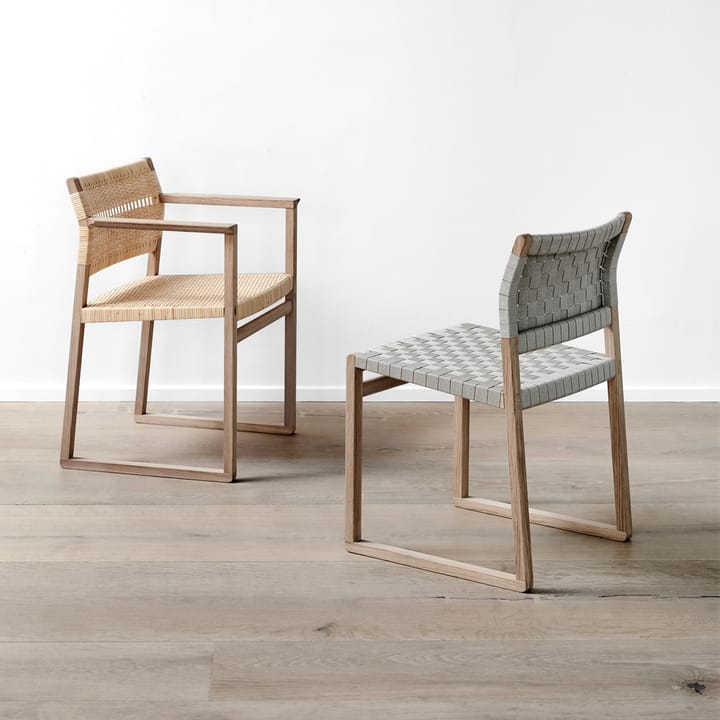 BM62 karmstol, Rotting-lackat ekstativ Fredericia Furniture