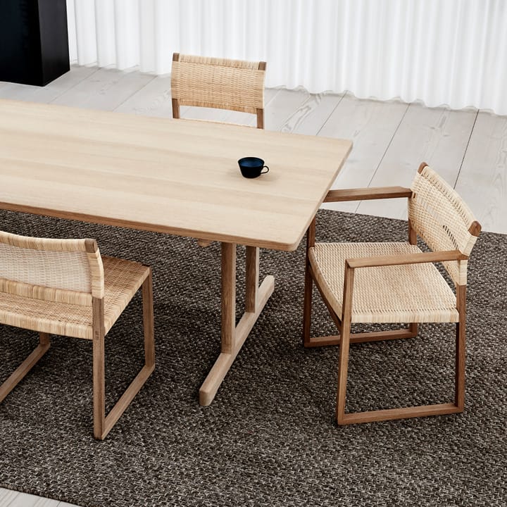 BM62 karmstol, Rotting-lackat ekstativ Fredericia Furniture