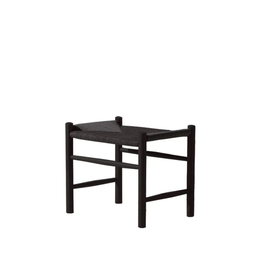 J16 pall, Svart-svartlackad ek Fredericia Furniture
