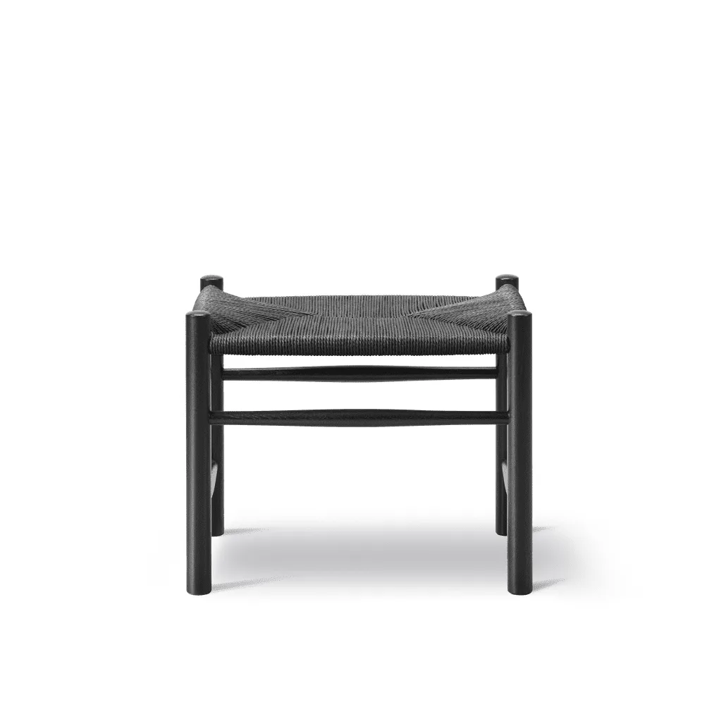 J16 pall, Svart-svartlackad ek Fredericia Furniture