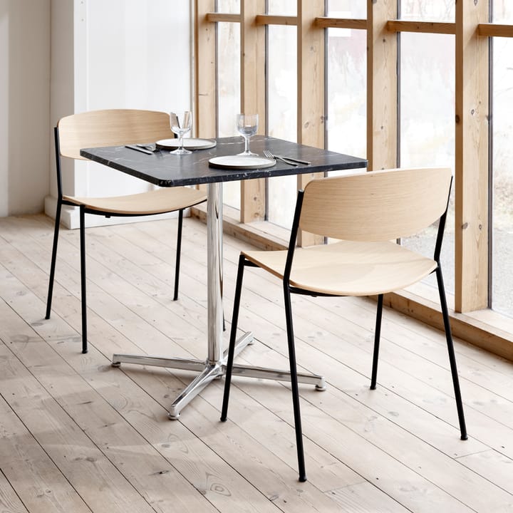 Lynderup 3080 stol, Lackerad valnöt-svart stålstativ Fredericia Furniture