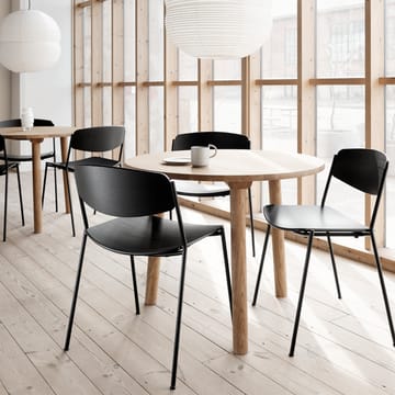 Lynderup 3080 stol - Lackerad valnöt-svart stålstativ - Fredericia Furniture