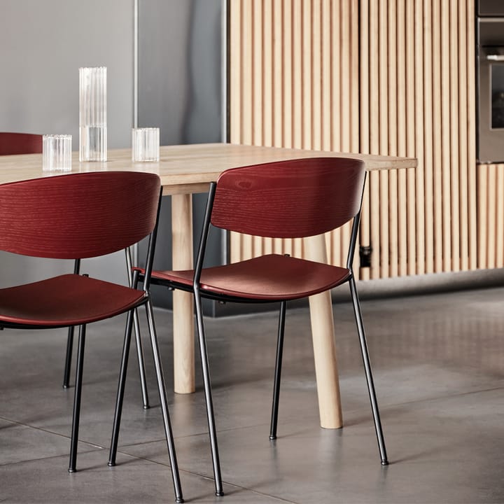 Lynderup 3080 stol, Lackerad valnöt-svart stålstativ Fredericia Furniture