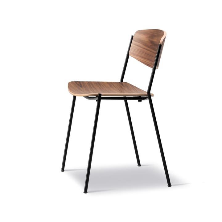Lynderup 3080 stol, Lackerad valnöt-svart stålstativ Fredericia Furniture